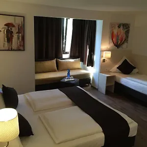 https://lloyed.frankfurtammainhotels.com